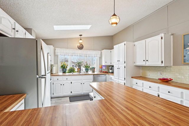 412 Oak Lodge Road, Waterford, WI 53185