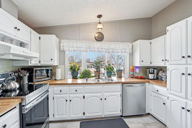 412 Oak Lodge Road, Waterford, WI 53185