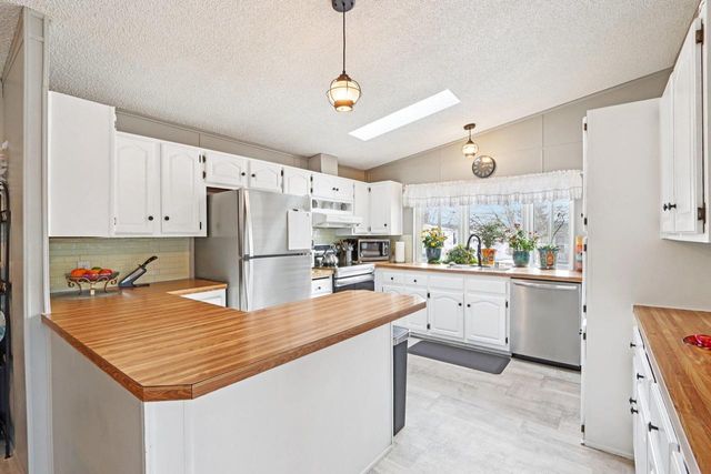 412 Oak Lodge Road, Waterford, WI 53185