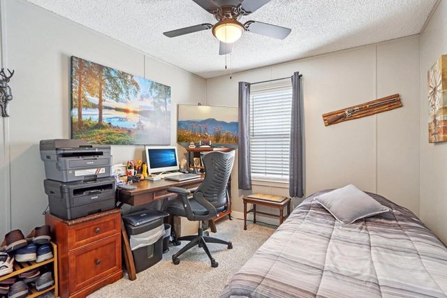 412 Oak Lodge Road, Waterford, WI 53185