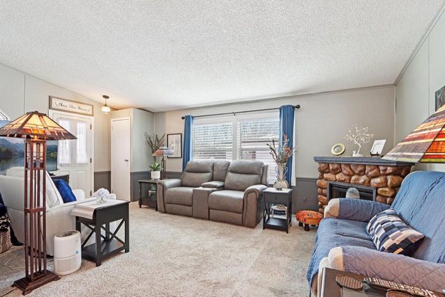 412 Oak Lodge Road, Waterford, WI 53185