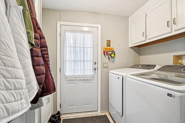 412 Oak Lodge Road, Waterford, WI 53185