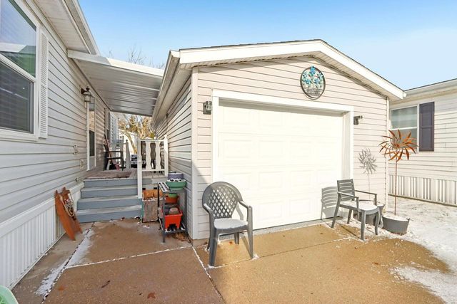 412 Oak Lodge Road, Waterford, WI 53185