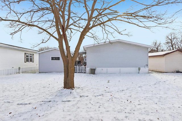 412 Oak Lodge Road, Waterford, WI 53185