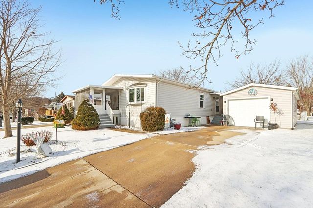 412 Oak Lodge Road, Waterford, WI 53185