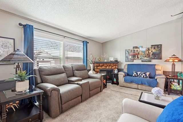 412 Oak Lodge Road, Waterford, WI 53185