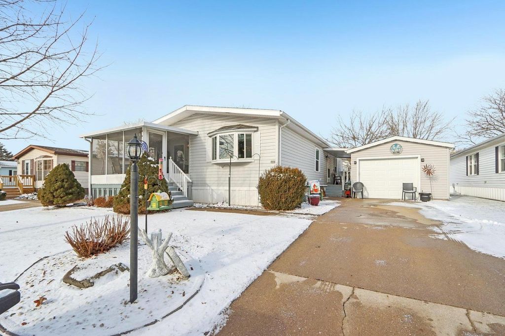 412 Oak Lodge Road, Waterford, WI 53185