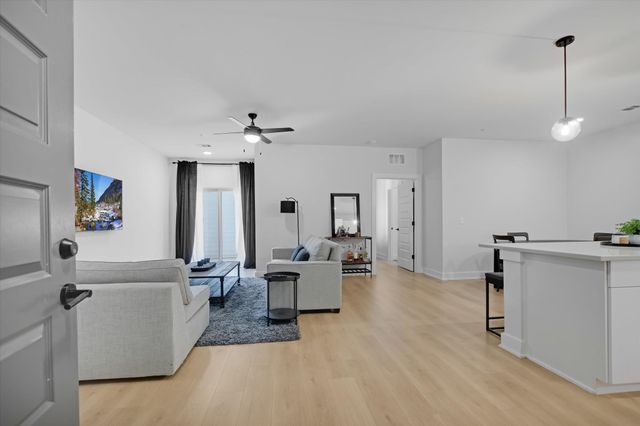 3101 Govalle Ave 207, Austin, TX 78702