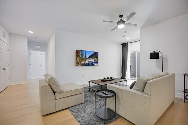 3101 Govalle Ave 207, Austin, TX 78702