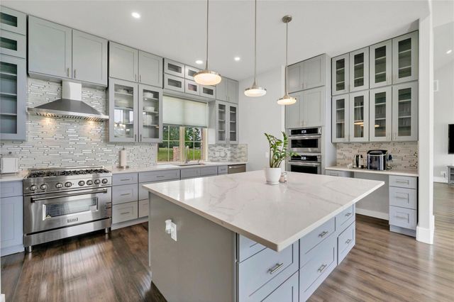 145 Pavilion DR, Cedar Creek, TX 78612