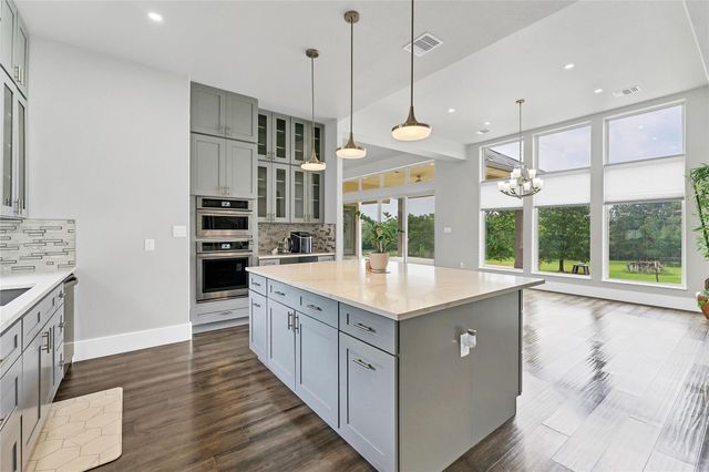 145 Pavilion DR, Cedar Creek, TX 78612