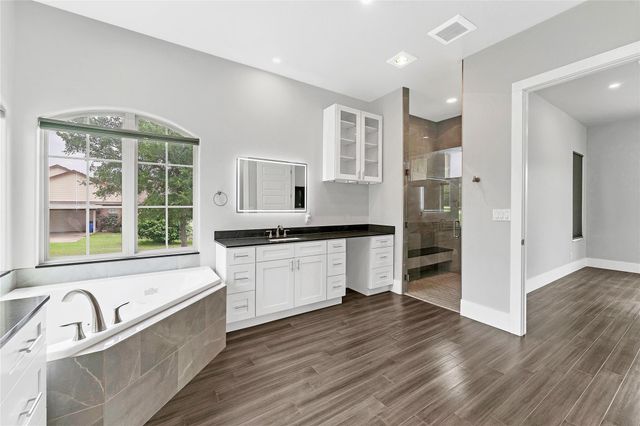 145 Pavilion DR, Cedar Creek, TX 78612