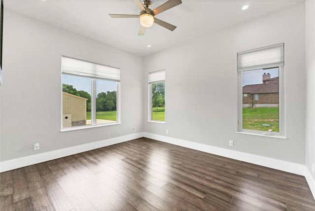 145 Pavilion DR, Cedar Creek, TX 78612