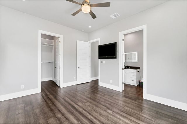 145 Pavilion DR, Cedar Creek, TX 78612