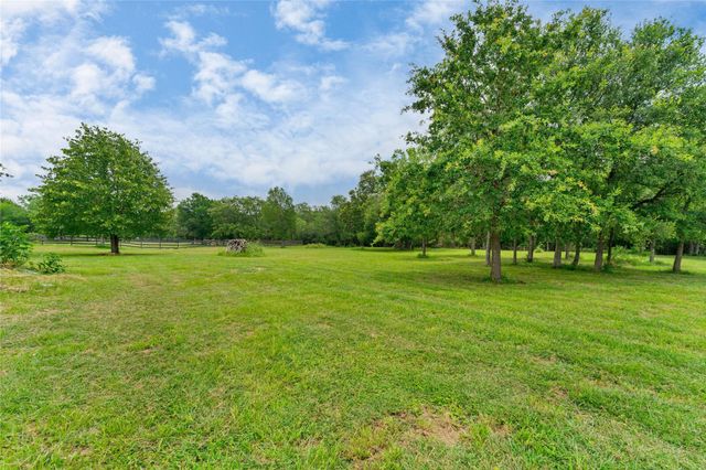 145 Pavilion DR, Cedar Creek, TX 78612