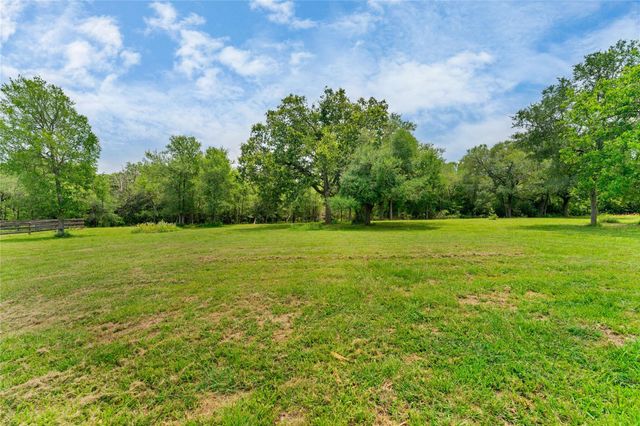 145 Pavilion DR, Cedar Creek, TX 78612