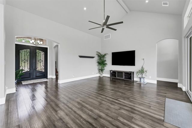 145 Pavilion DR, Cedar Creek, TX 78612