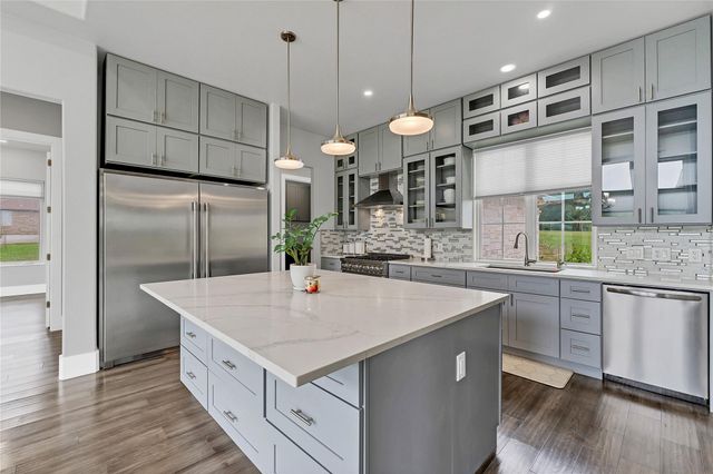 145 Pavilion DR, Cedar Creek, TX 78612