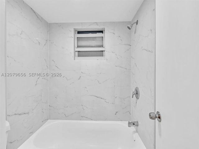 3626 NE 168th St 202, North Miami Beach, FL 33160