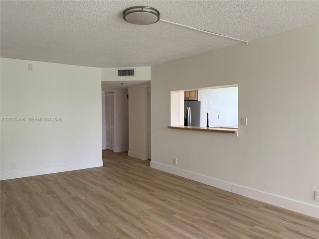 9531 Seagrape Dr 202, Davie, FL 33324