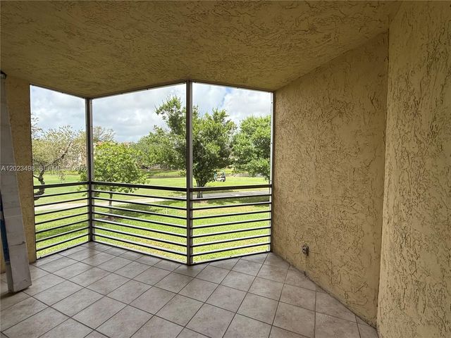 9531 Seagrape Dr 202, Davie, FL 33324