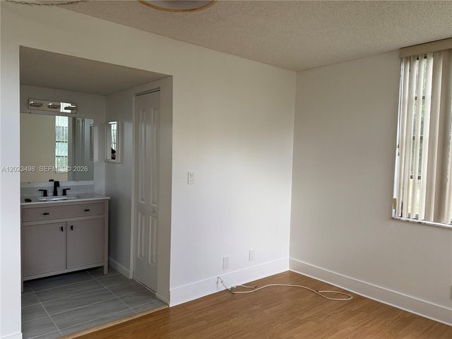 9531 Seagrape Dr 202, Davie, FL 33324