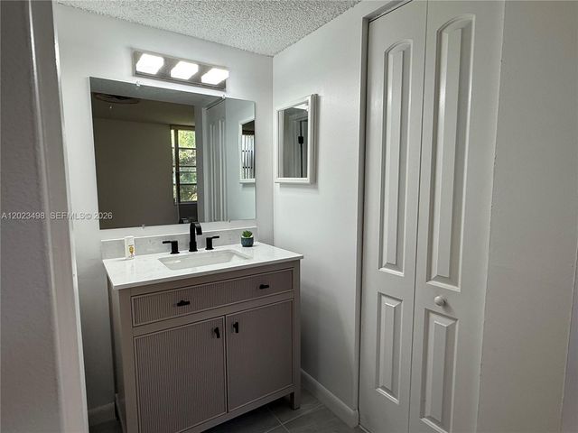 9531 Seagrape Dr 202, Davie, FL 33324