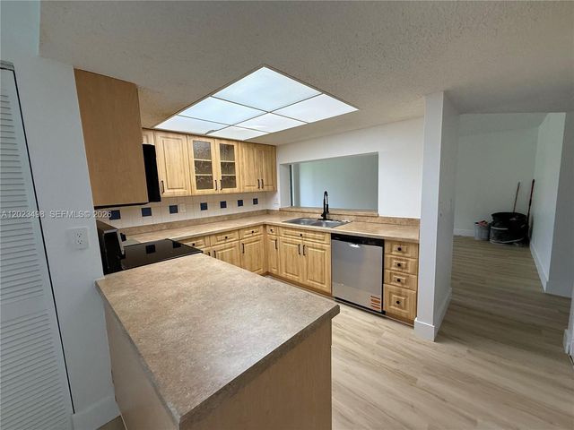 9531 Seagrape Dr 202, Davie, FL 33324