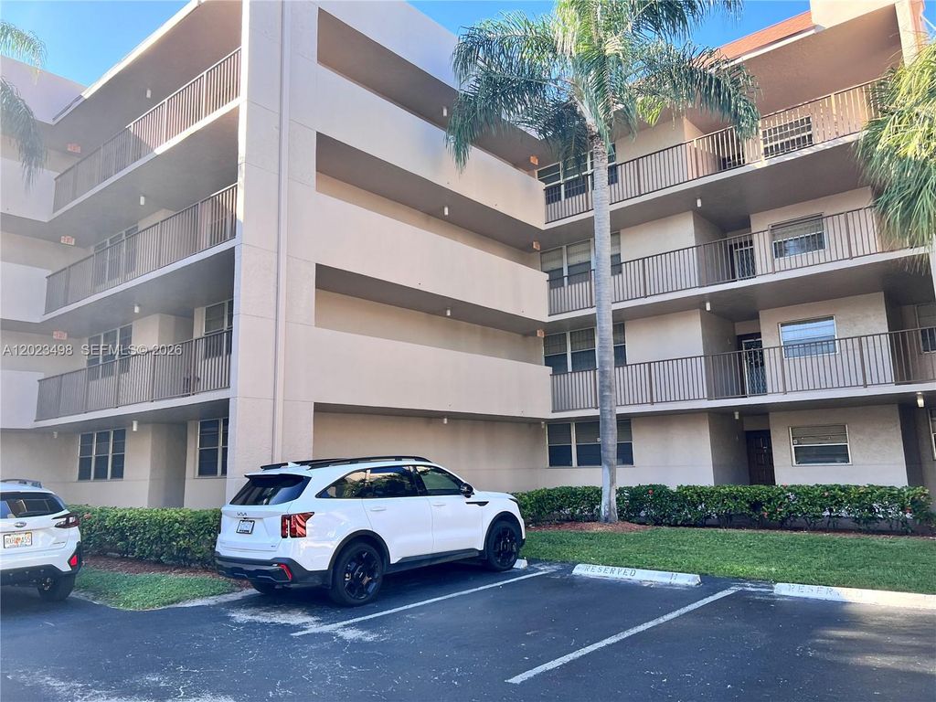 9531 Seagrape Dr 202, Davie, FL 33324
