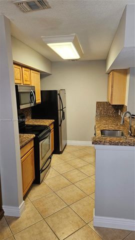 815 W Boynton Beach Boulevard 4-205, Boynton Beach, FL 33426