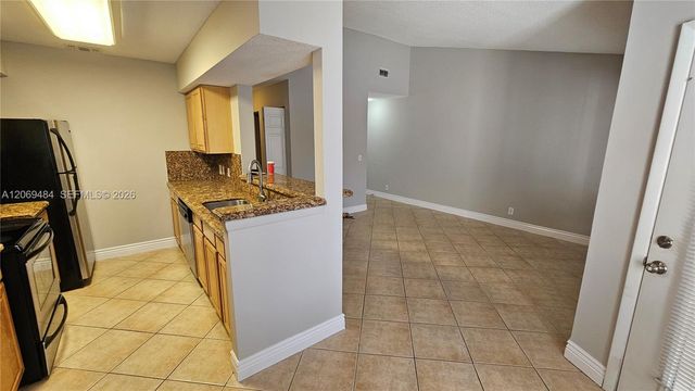 815 W Boynton Beach Boulevard 4-205, Boynton Beach, FL 33426