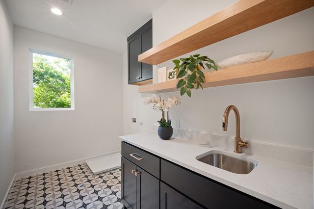 544 Kirkwood Drive, Dallas, TX 75218
