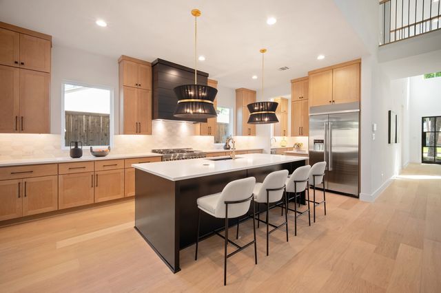 544 Kirkwood Drive, Dallas, TX 75218