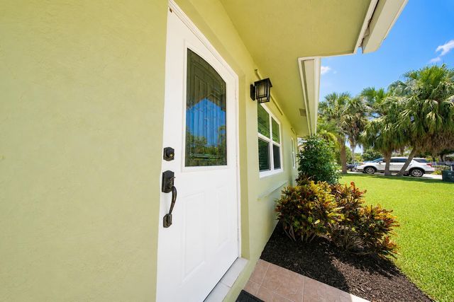 17285 Sapp Place, Jupiter, FL 33458