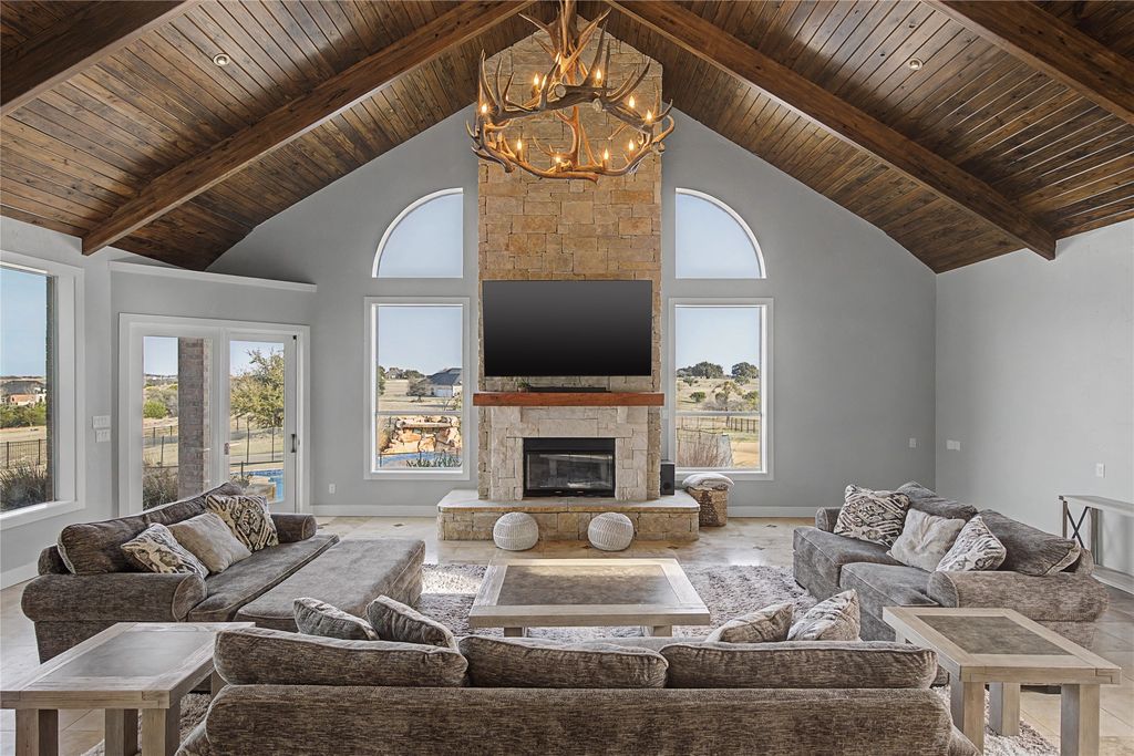 113 Club House Drive, Weatherford, TX 76087