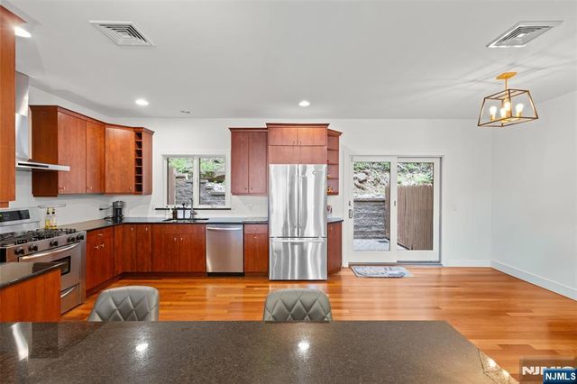 7 Oakdene Terrace 7, Edgewater, NJ 07020