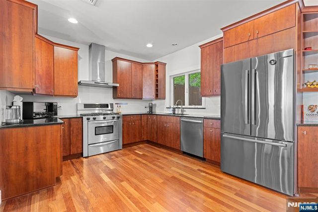 7 Oakdene Terrace 7, Edgewater, NJ 07020