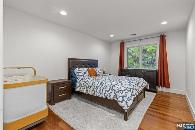 7 Oakdene Terrace 7, Edgewater, NJ 07020