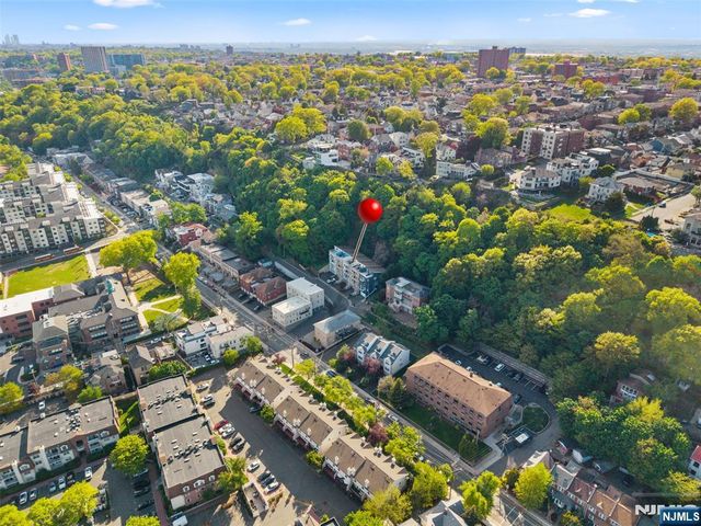 7 Oakdene Terrace 7, Edgewater, NJ 07020