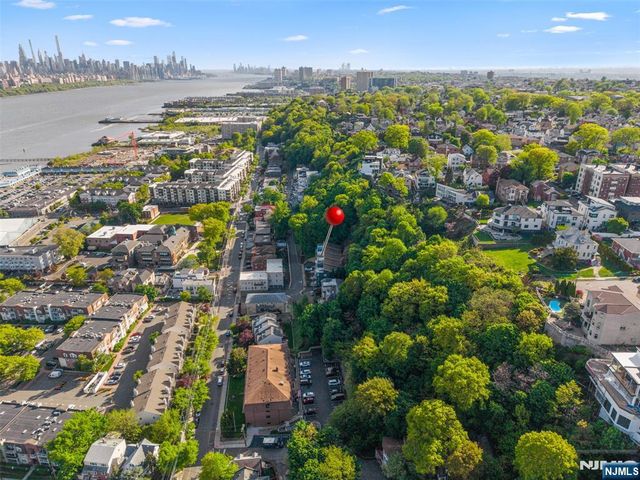 7 Oakdene Terrace 7, Edgewater, NJ 07020