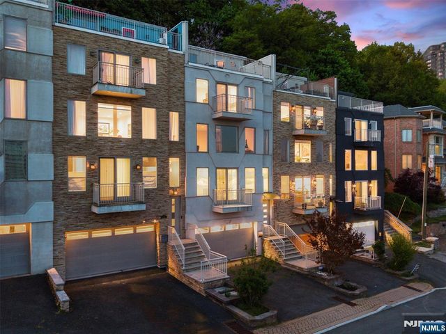 7 Oakdene Terrace 7, Edgewater, NJ 07020