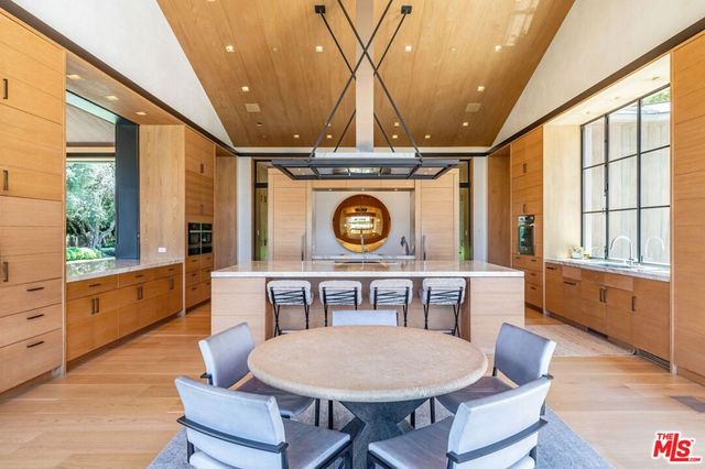 859 Woodacres Road, Santa Monica, CA 90402