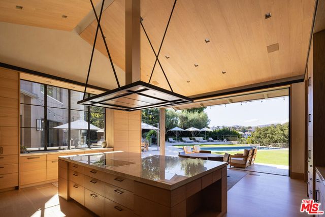 859 Woodacres Road, Santa Monica, CA 90402