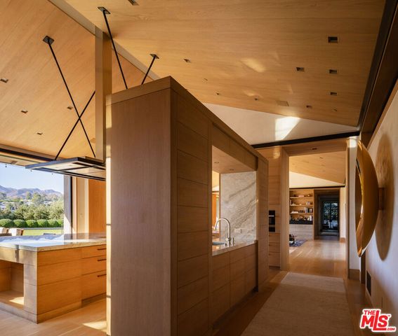 859 Woodacres Road, Santa Monica, CA 90402