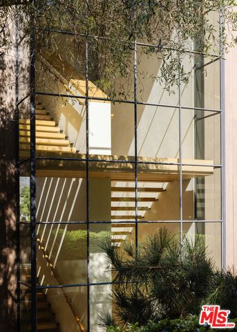 859 Woodacres Road, Santa Monica, CA 90402