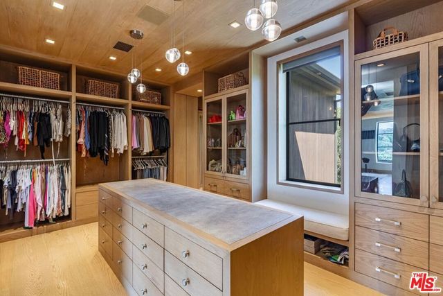 859 Woodacres Road, Santa Monica, CA 90402