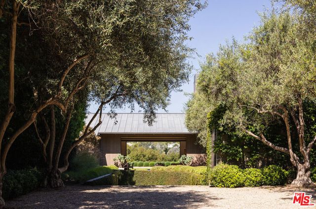 859 Woodacres Road, Santa Monica, CA 90402