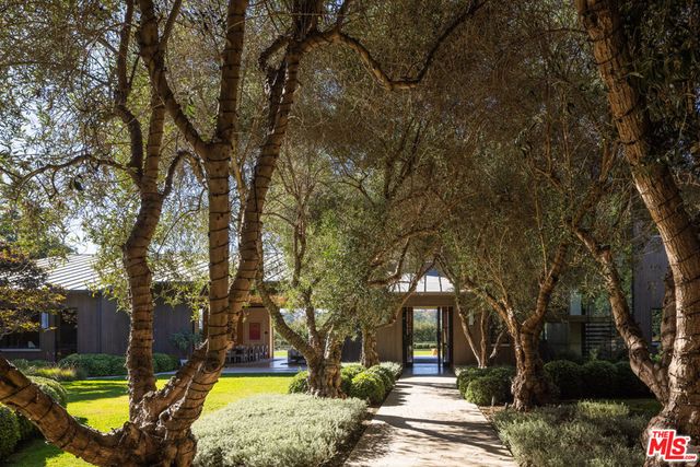 859 Woodacres Road, Santa Monica, CA 90402