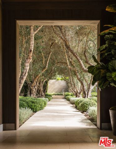 859 Woodacres Road, Santa Monica, CA 90402