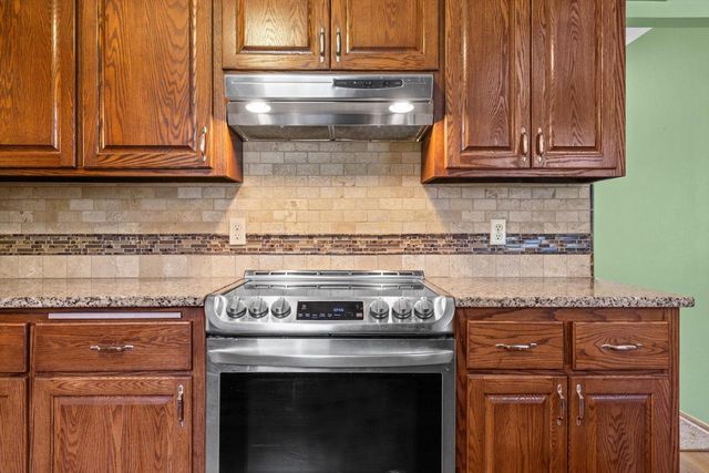 S70W22020 Alameda DRIVE, Big Bend, WI 53103